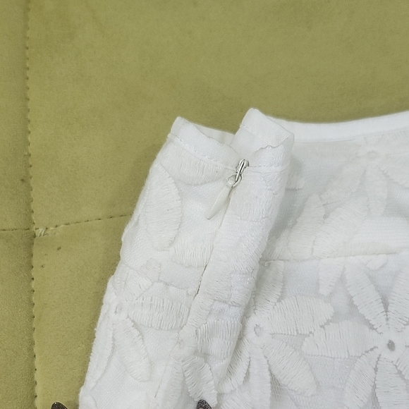 Monteau White High Waist Lace Shorts - Picture 7 of 9